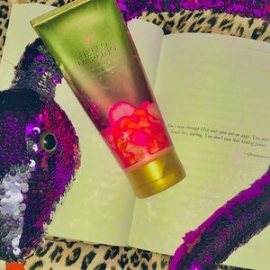 Victoria’s Secret Body Cream. (🎀 Hello Darling )